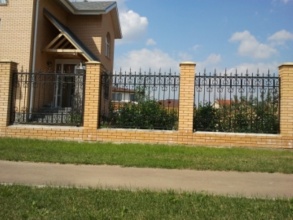 Кованые заборы на ленточном фундаменте 20 соток фото цена за метр под ключ