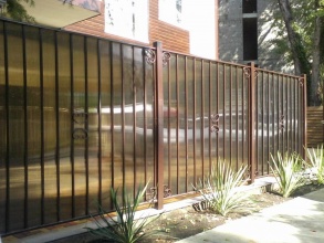 Сварные заборы с поликарбонатом 25 метров фото недорого под ключ